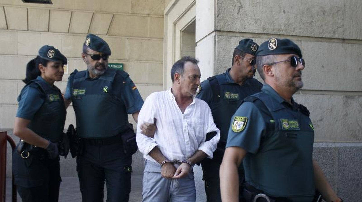 El dueño de Magrudis, Juan Antonio Marín, tras su arresto a su llegada al juzgado