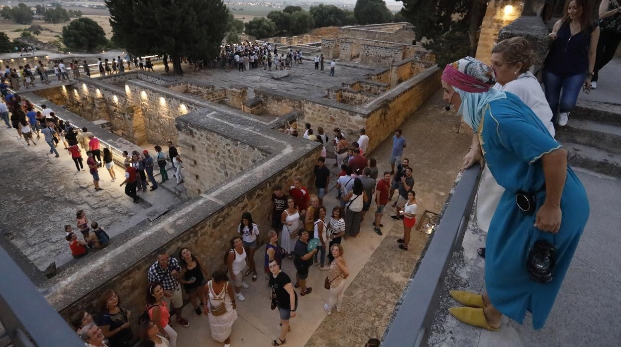 Imagen de archivo de una visita teatralizada a Medina Azahara