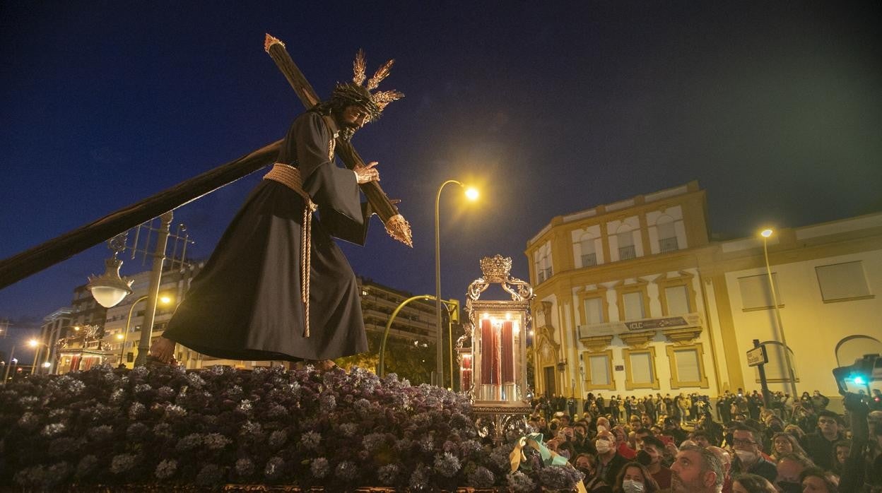 El Señor del Soberano Poder, durante su vía crucis el pasado 6 de abril