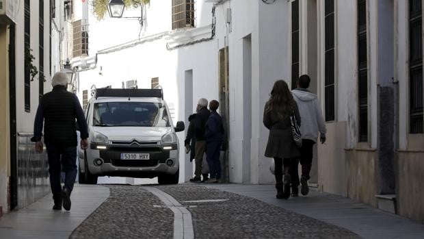 Mueren dos ancianos que vivían solos en sus casas de la calle Moriscos y de la carretera del Trassierra de Córdoba