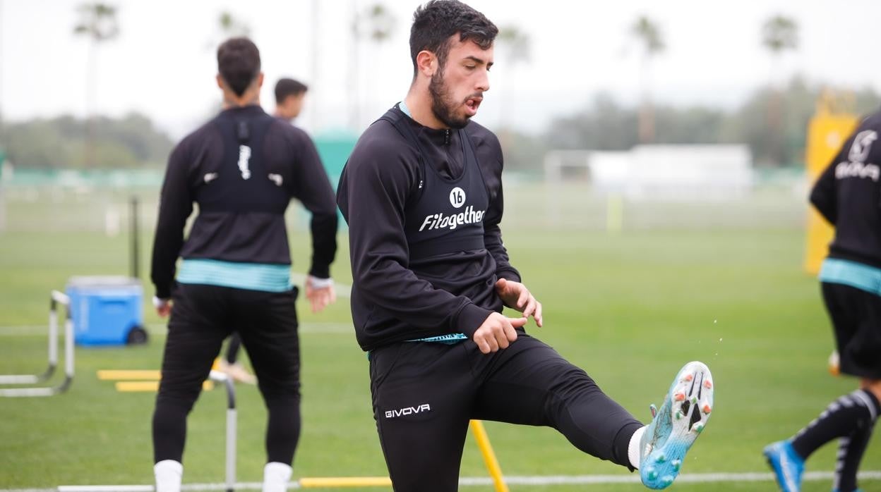 Carlos Puga entrenando en la ciudad deportiva del Córdoba CD