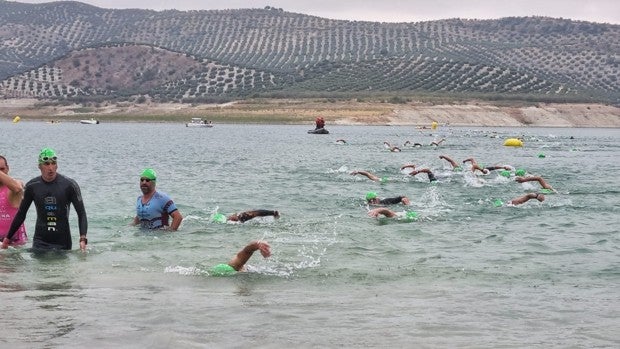 Sergio Ortiz e Irene Cabrera ganan el II Triatlón 'Ciudad de Baena'