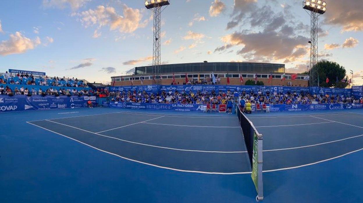 La pista de tenis del Polideportivo Municipal de Pozoblanco