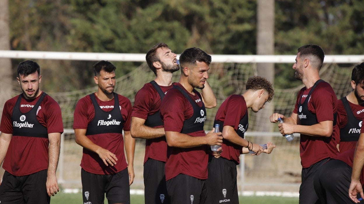 Los jugadores del Córdoba durante el entrenamiento