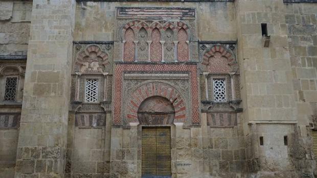 Luz verde al estudio de materiales de la Portada de San Ildefonso de la Mezquita-Catedral para su restauración