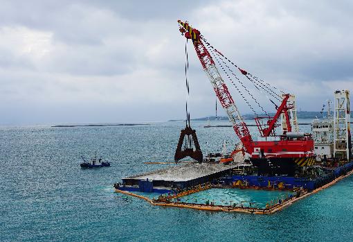 Extracción de áridos en el mar.