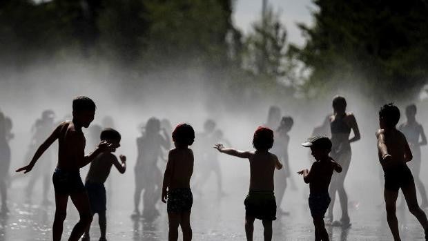 Unicef alerta de que toda la población infantil sufrirá temperaturas extremas en 2050