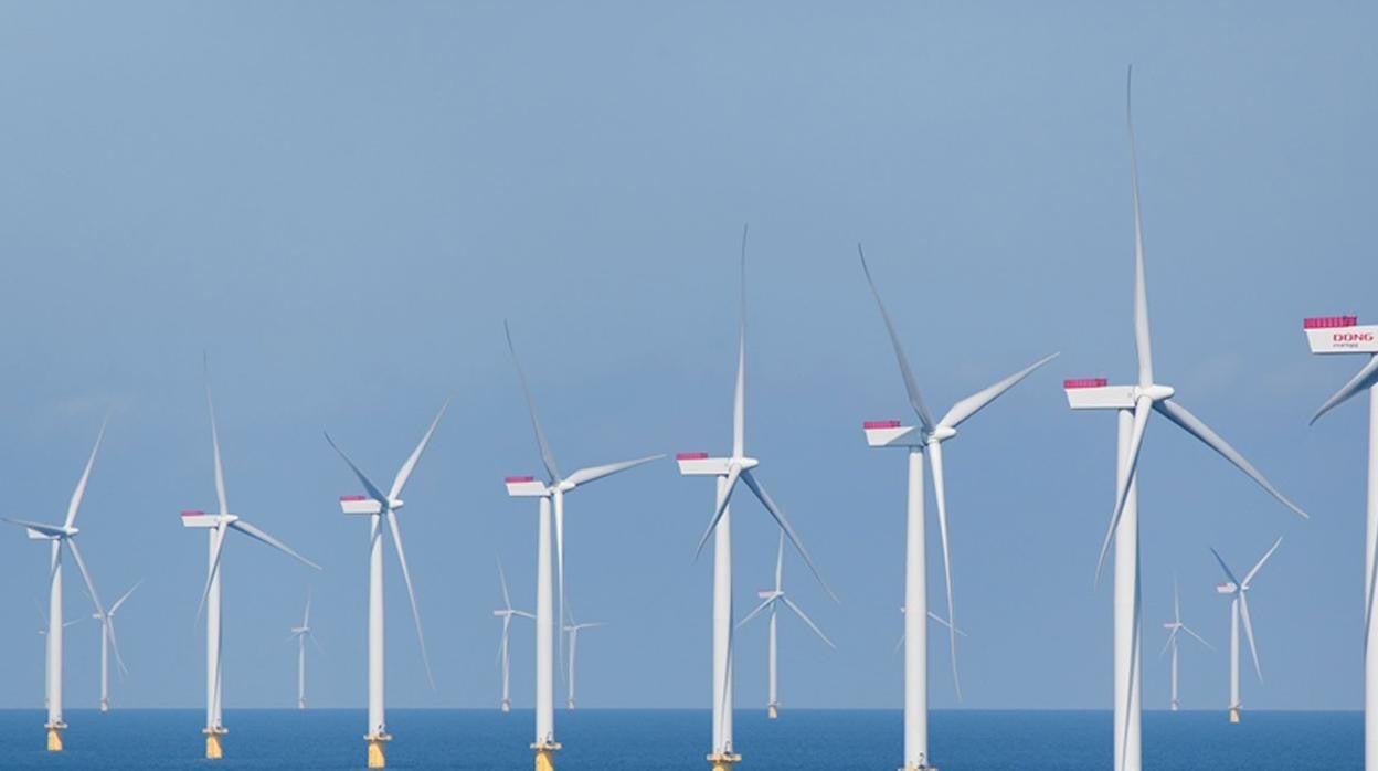 Aerogeneradores en alta mar.