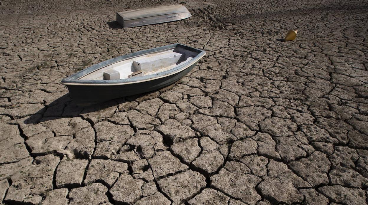 Alrededores del pantano de La Viñuela, el mayor de la provincia de Málaga, que estaba en octubre de 2022 al 10% de su capacidad