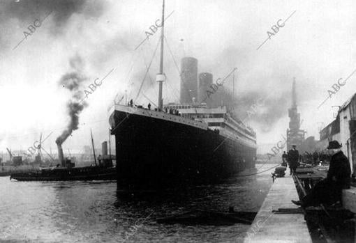 El RMS TItanic zapando del puerto de Southampton