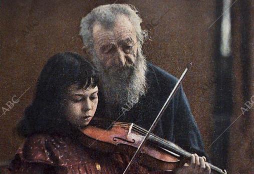 Blanco y Negro publicó el 11 de febrero la primera fotografía obtenida de un negativo en color. Sin embargo, el 15 de mayo de 1912 publicó esta diciendo que era la primera.