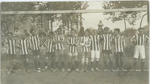 Equipo del Club Deportivo Español que jugó contra el «Duncan»