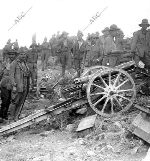 Alhucemas (Marruecos), 08/09/1925. Cañón tomado al enemigo al desembarcar en la playa de Cebadilla las fuerzas del Tercio