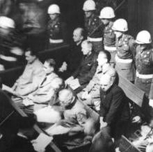 Goering, en primera fila del banquillo de los acusados