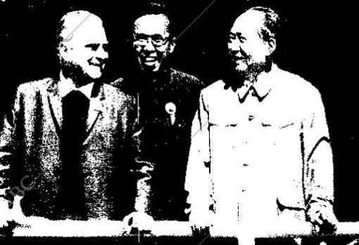 Edgar Snow junto a Mao Tse-Tung en la Ciudad Prohibida