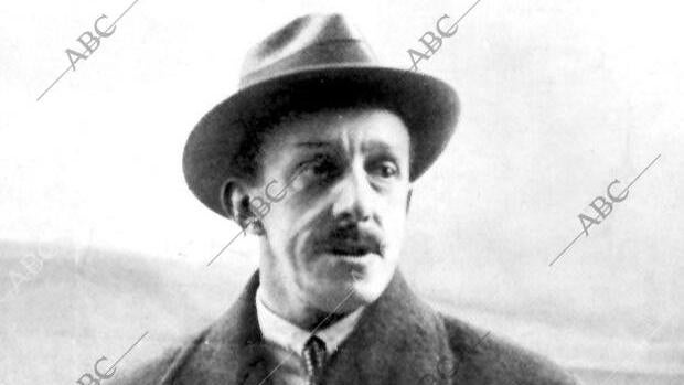 Alfonso XIII, al desembarcar en Marsella el 15 de abril de 1931