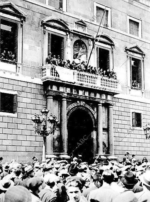 Proclamación de la República en la Diputación de Barcelona.