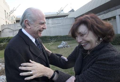 Encuentro entre Juan Carlos Sanz Briz y Eva Benatar. El padre de él salvó a más de 5.000 judíos, entre ellos a ella