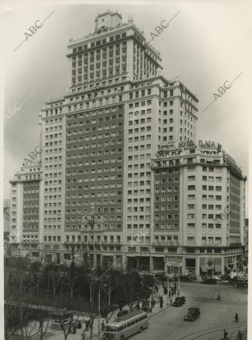 El Edificio España, en 1955