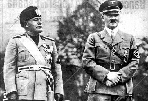 Mussolini (izquierda) y Hitler, durante su reunión en Brenner, en marzo de 1940
