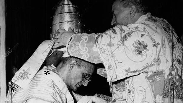 Pablo VI, tras ser elegido Papa en 1963