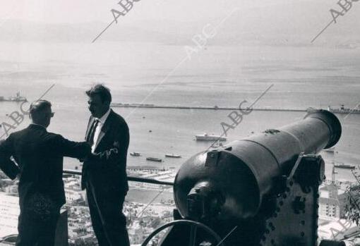 Cañones a modo de monumento en Gibraltar.