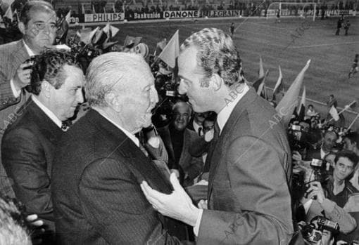 Santiago Bernabéu y Don Juan Carlos.