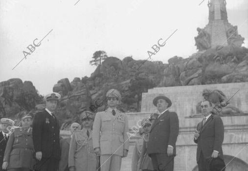 Franco y el Rey de Irán en el Valle de los Caídos.