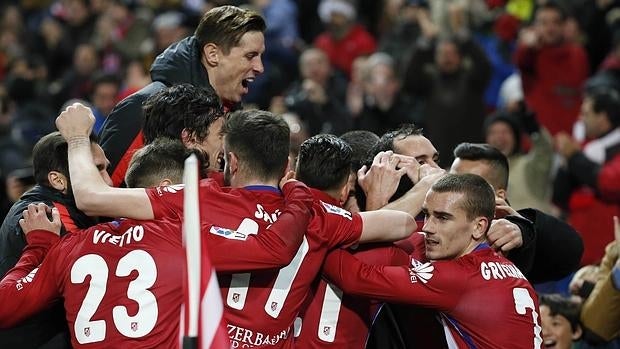 El Atlético arrebata al Valencia la tercera plaza histórica en la Liga