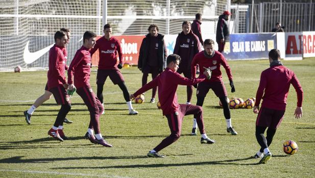 Yannick Carrasco sigue de baja y no viaja a Éibar