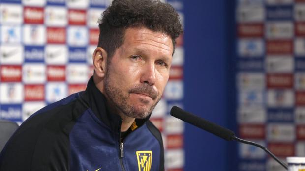 Simeone: «No entiendo otra forma de ser campeón que jugando con Madrid o Barça»