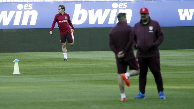 Gameiro y Gaitán siguen de baja ante la Real Sociedad