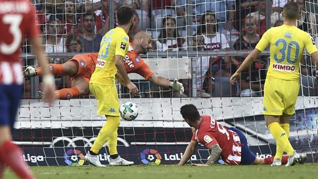 Oblak, Torres y Vietto remontan al Nápoles