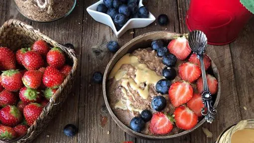 «Porridge» de chocolate y avellanas