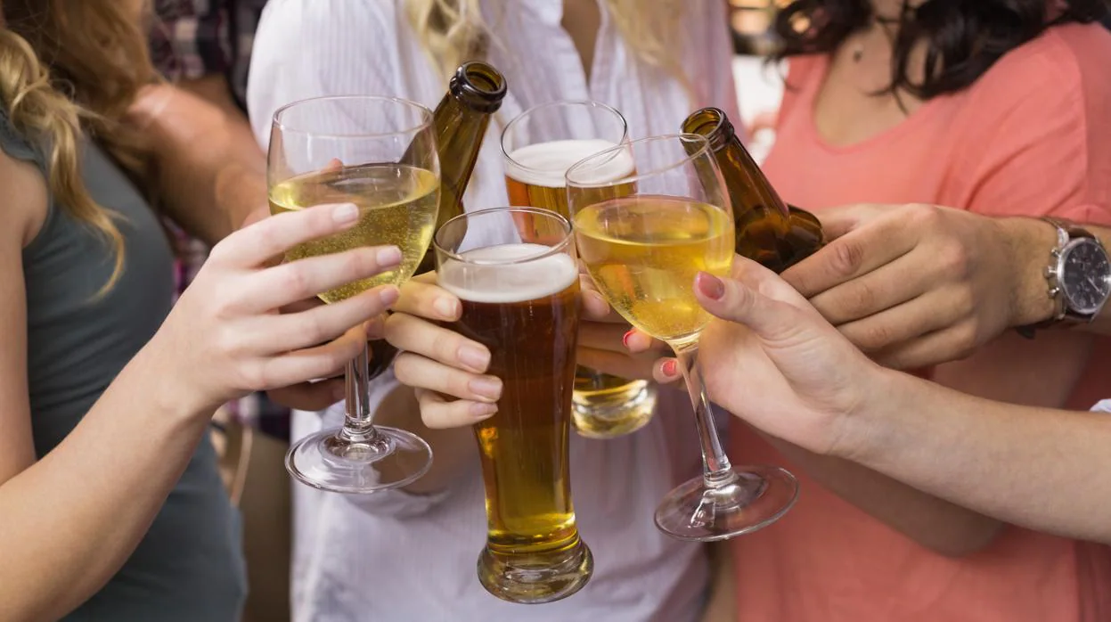 Si sobrepasamos los 100 gramos de alcohol diarios su consumo puede ser peligroso