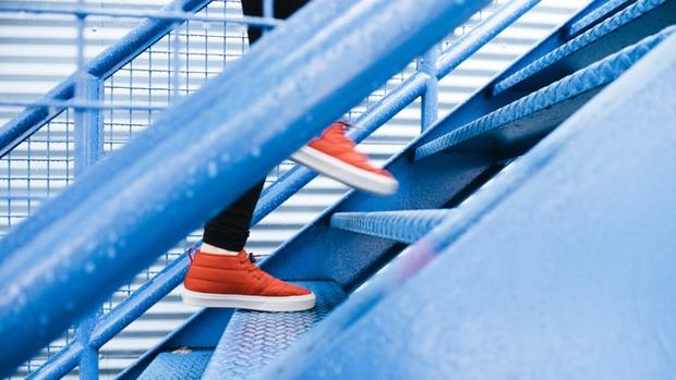 «Subir escaleras o cargar la compra puede ser mejor que ir al gimnasio»