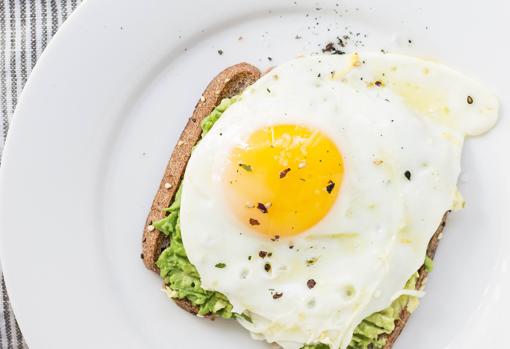 Lo importante es analizar qué otros alimentos incluyo en la dieta, además del huevo