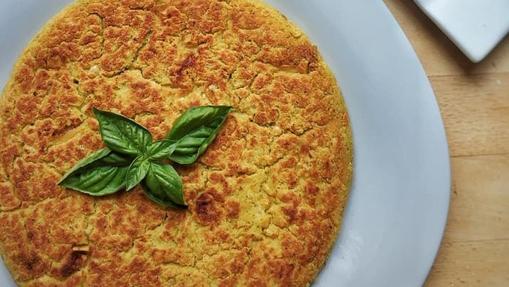 Tortilla de calabacín, alubias, manzana y curry