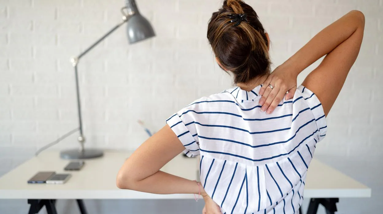 Teletrabajo y dolor de espalda: consejos y ejercicios para prevenirlo 