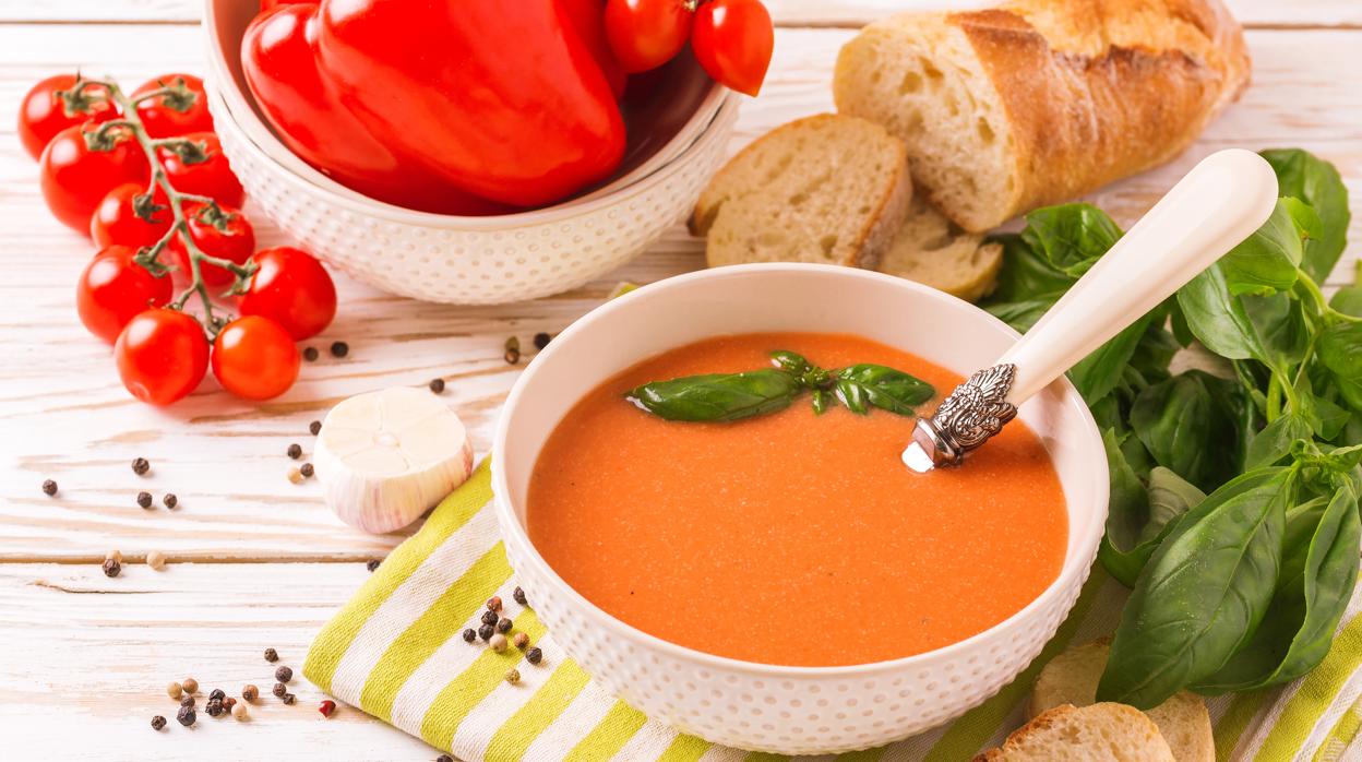 Diez recetas de gazpachos con algo más que tomate: cereza, sandía,  remolacha o pepino