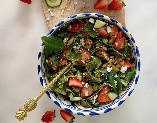 Ensalada de pepino y fresas