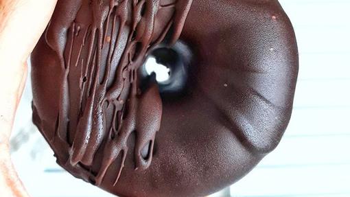 Donuts de chocolate.