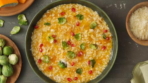 Risotto a la calabaza con chips de verdura y grana padano