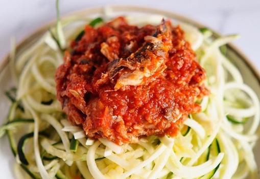 Zoodles con sardinas