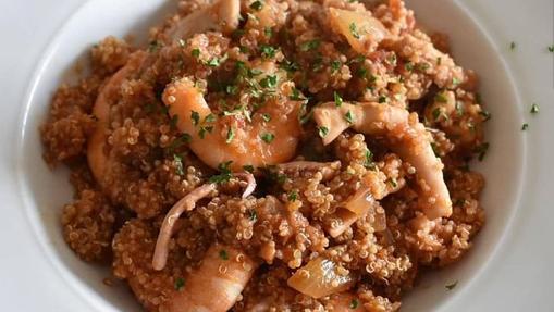 Quinoa con calamares y langostinos.