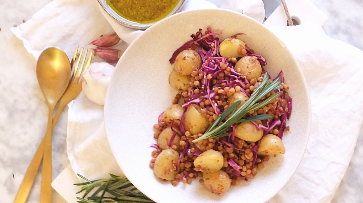 Ensalada de patata y lombarda a la mostaza.