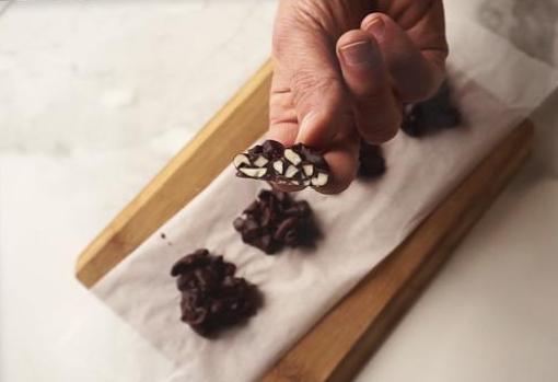 Rocas de chocolate y pistachos