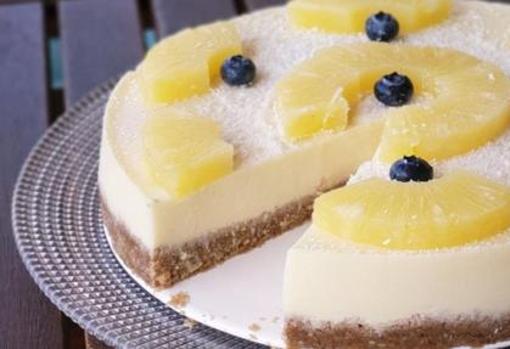 Tarta saludable de piña y coco.