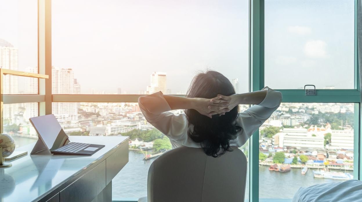 El alcohol, las comidas picantes, bebidas calientes o el café pueden aumentar los sofocos