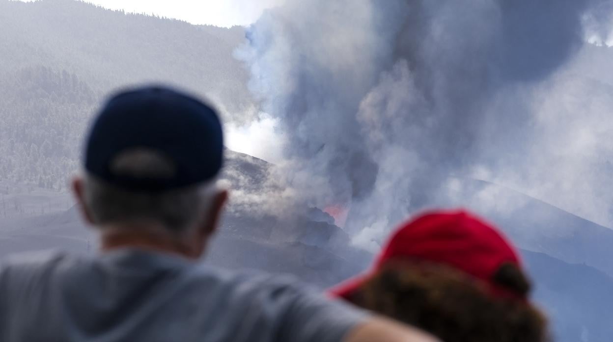 Así ayudan los psicólogos en tragedias como la del volcán de La Palma
